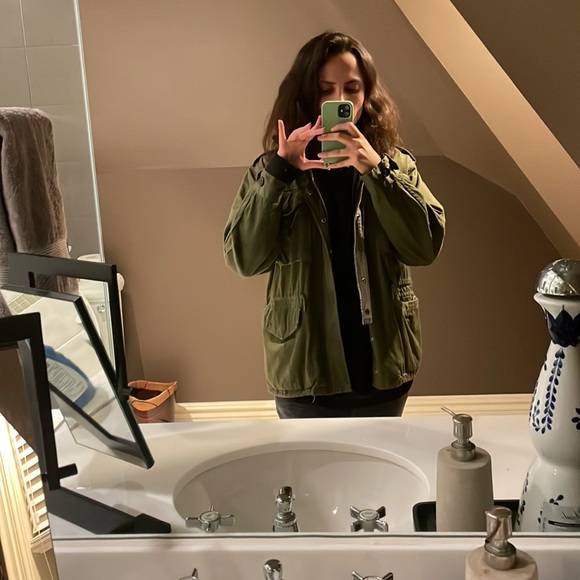Army green jacket - size xs - Urban Outfitters - Picture 3 of 3